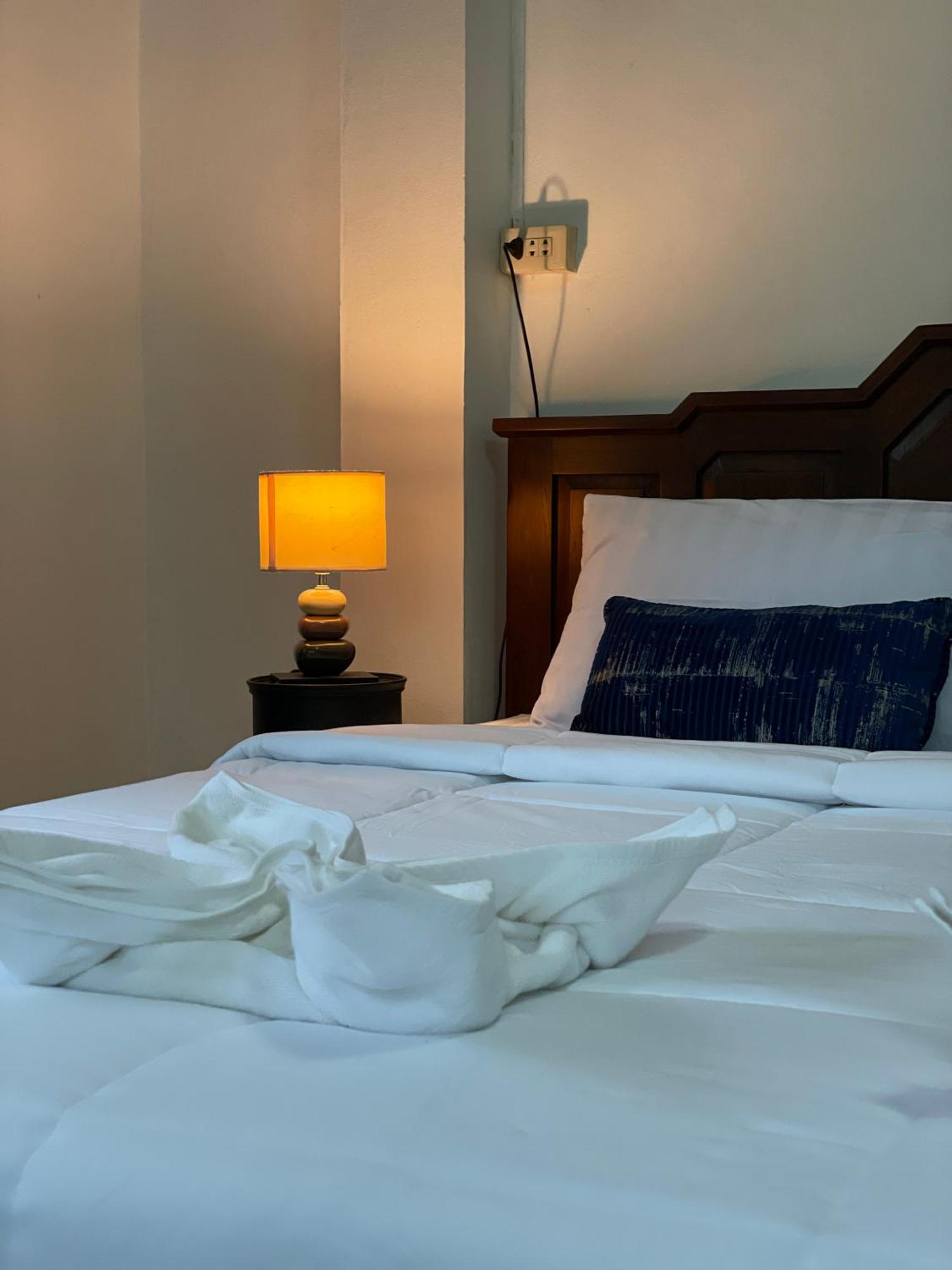 Sunrise Beach Villa Сурат Тхани Екстериор снимка